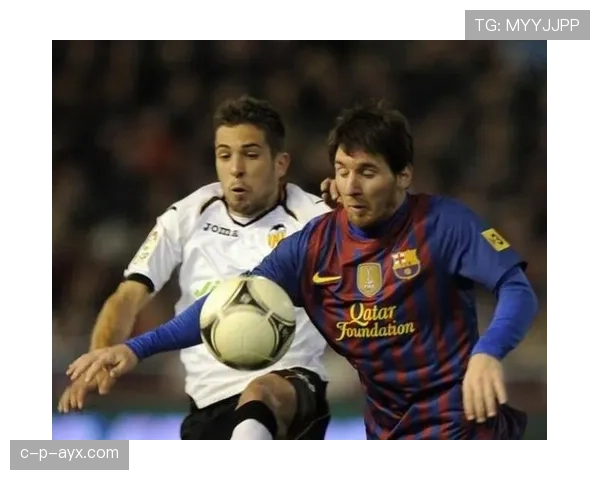 阿尔巴与梅西默契再现，球队状态回升引关注